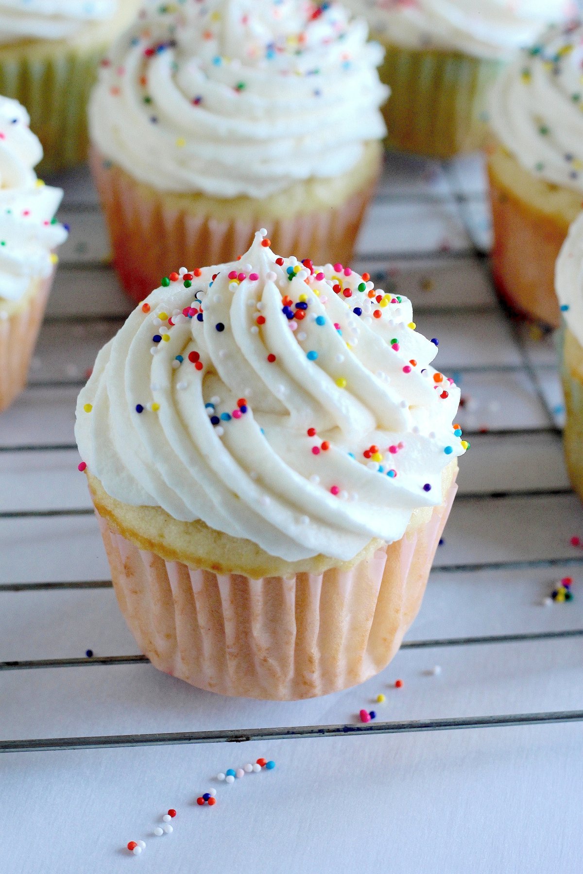 Perfect &amp;quot;One Bowl&amp;quot; Vanilla Cupcakes with Vanilla Buttercream Frosting ...