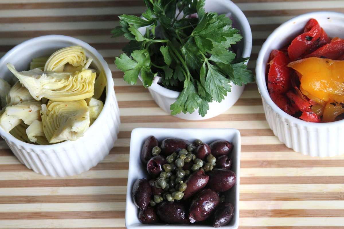Roasted Red Pepper, Artichoke and Olive Pasta Salad Baker by Nature