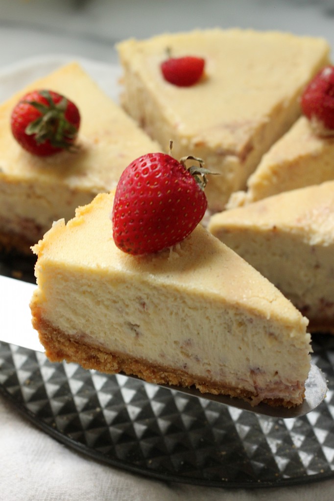 Roasted Strawberry Greek Yogurt Cheesecake 