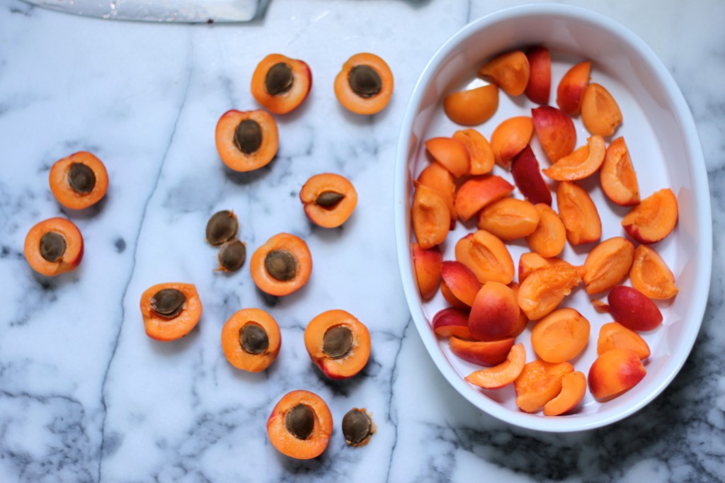 Healthy(ish) Cherry // Apricot Crumble 