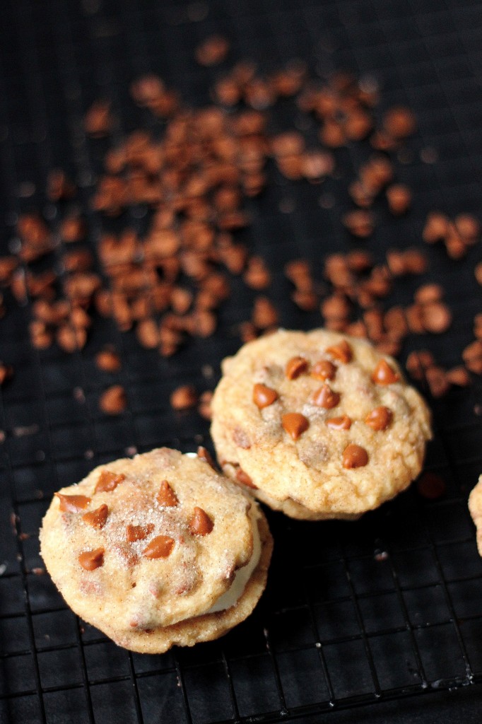 Cinnamon Chip Snickerdoodle Cheesecake Cookie Sandwiches 