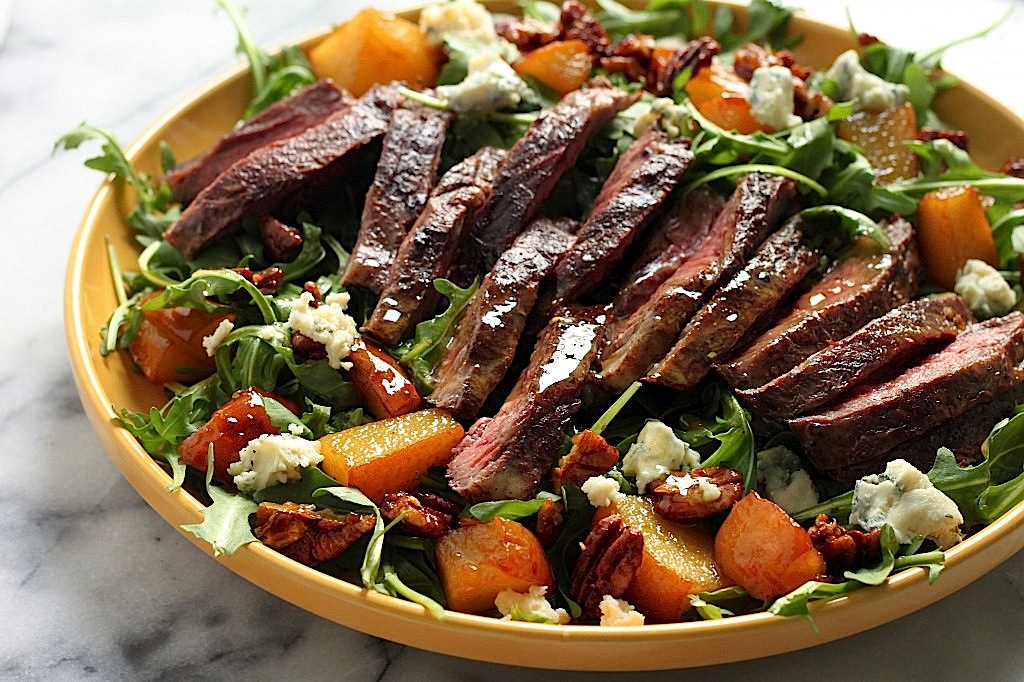 Arugula Skirt Steak Salad with Caramelized Pears, Pecans, and