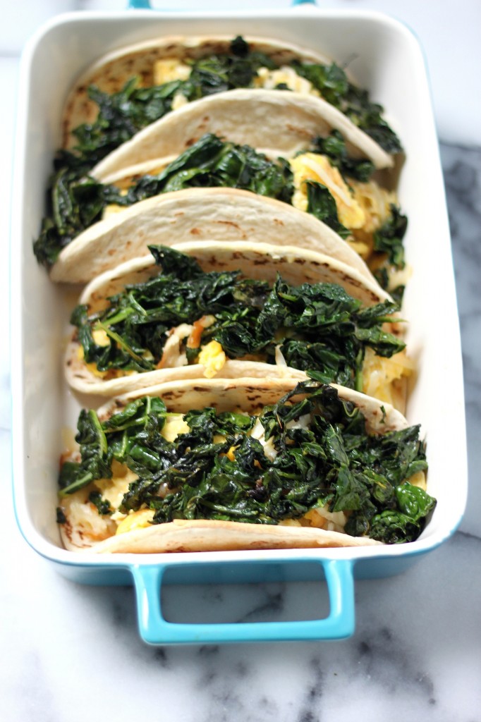 (5 Ingredient) Crispy Kale and Smoked Gouda Scrambled Egg Tacos 