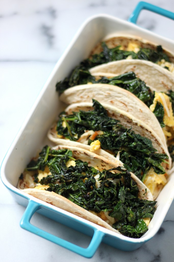 (5 Ingredient) Crispy Kale and Smoked Gouda Scrambled Egg Tacos 