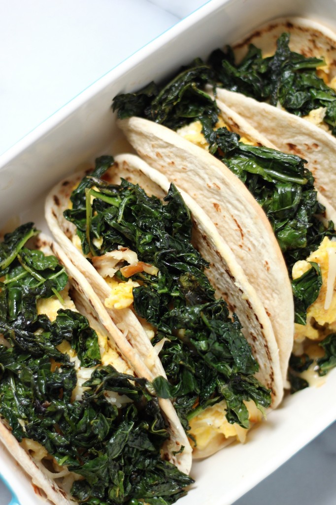 (5 Ingredient) Crispy Kale and Smoked Gouda Scrambled Egg Tacos 