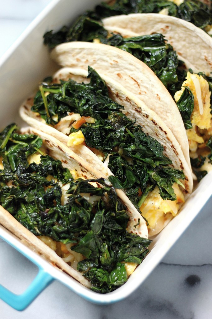 (5 Ingredient) Crispy Kale and Smoked Gouda Scrambled Egg Tacos 