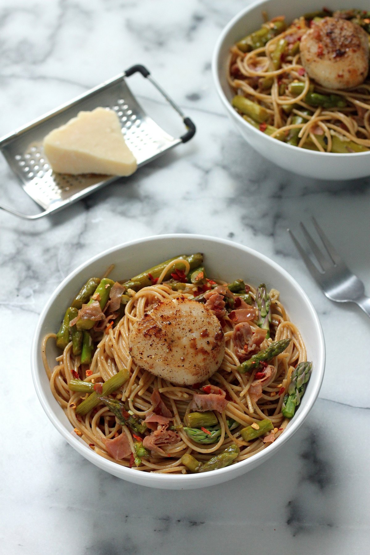 Spaghetti with Asparagus, Prosciutto, and Perfectly Seared Scallops