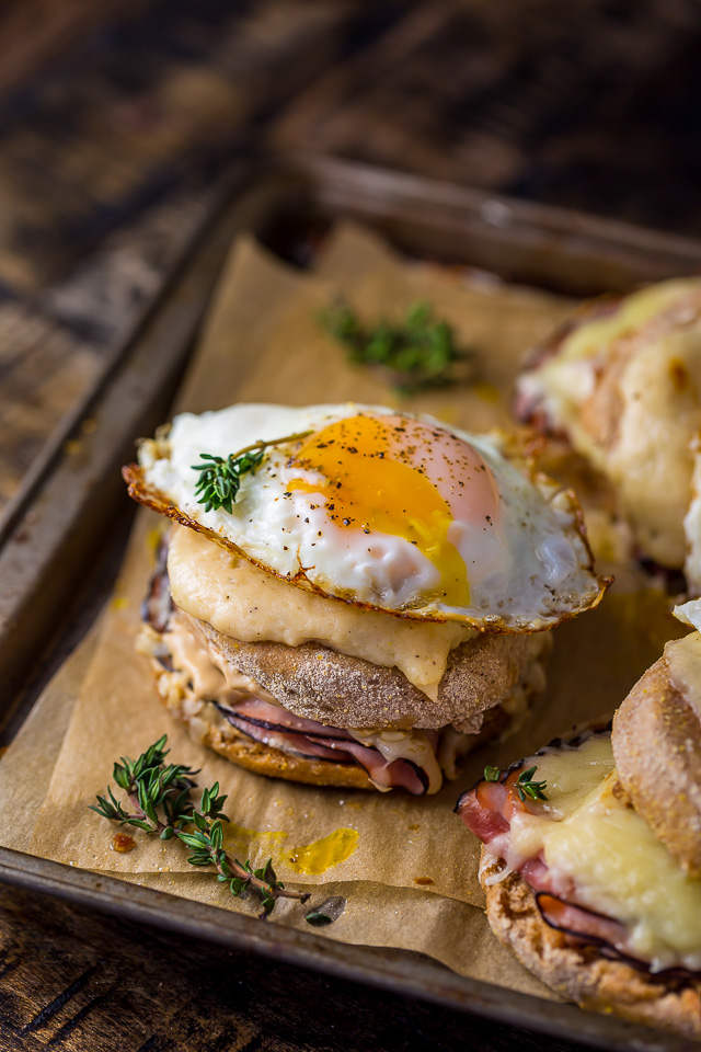 Croque Madame McMuffins... AKA the ultimate ham and cheese sandwich. These babies are SERIOUS breakfast goals!