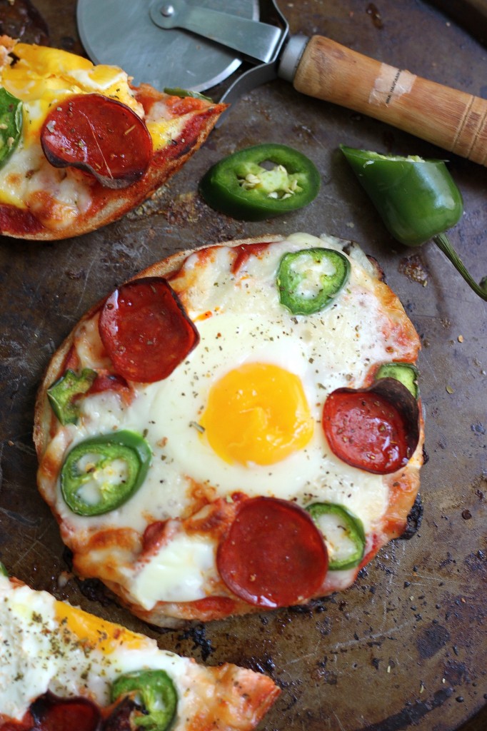 Breakfast Pizza Bagels 