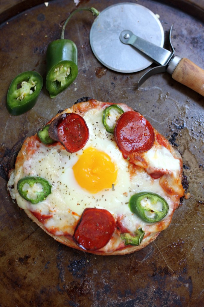 Breakfast Pizza Bagels 