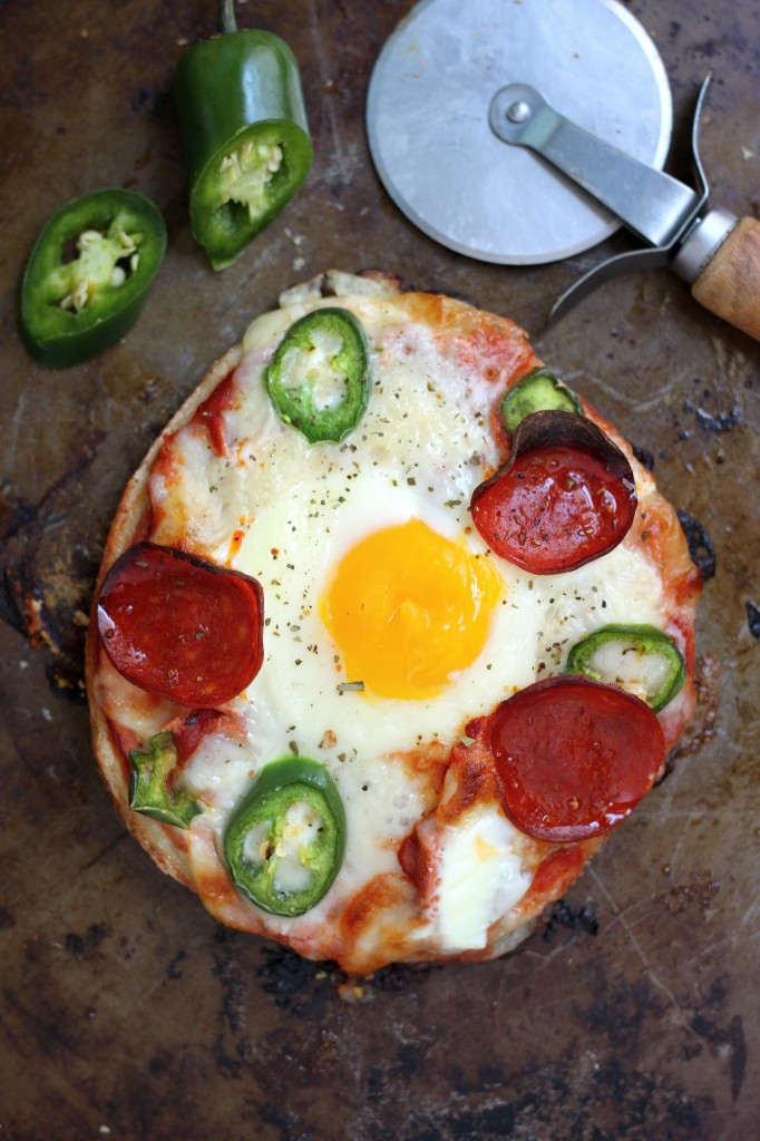 Breakfast Pizza Bagels 