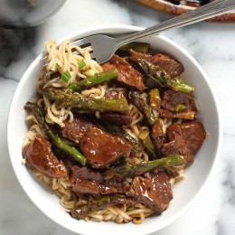 Steak and Asparagus Teriyaki Ramen Noodles in a bowl.