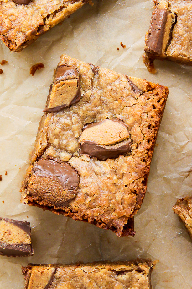 Soft and chewy 5-Ingredient Vegan Peanut Butter Blondies! 