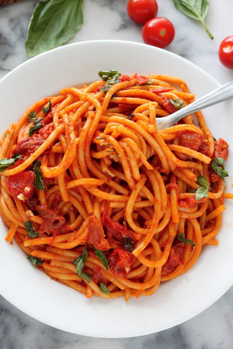 One Pan Tomato Basil Pasta - An Easy Tomato Basil Pasta Recipe