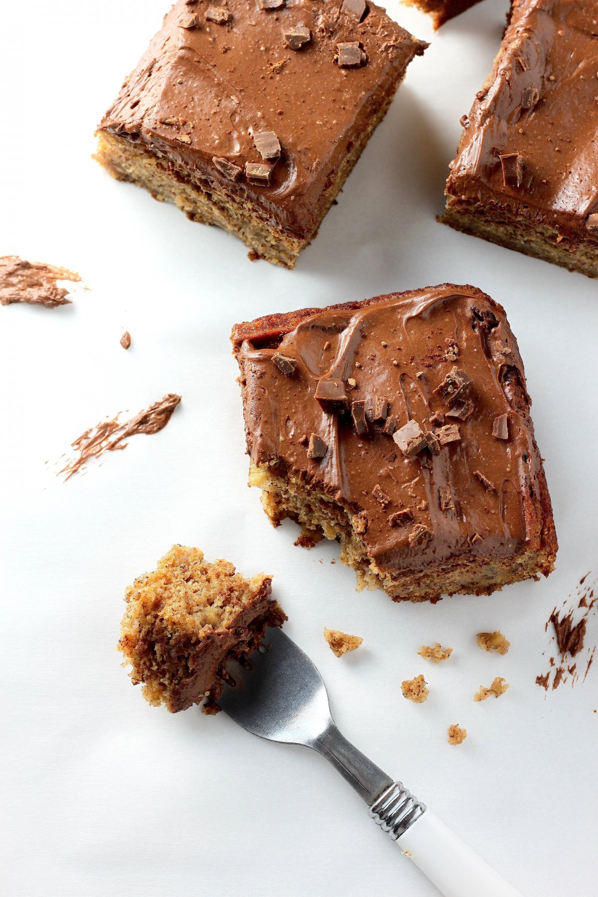 Healthy Whole Wheat Banana Cake with Creamy Greek Yogurt Chocolate