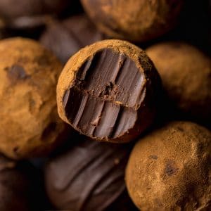 You'll love this fun and easy recipe for Red Wine Chocolate Truffles! Because is there anything better than red wine and chocolate?!