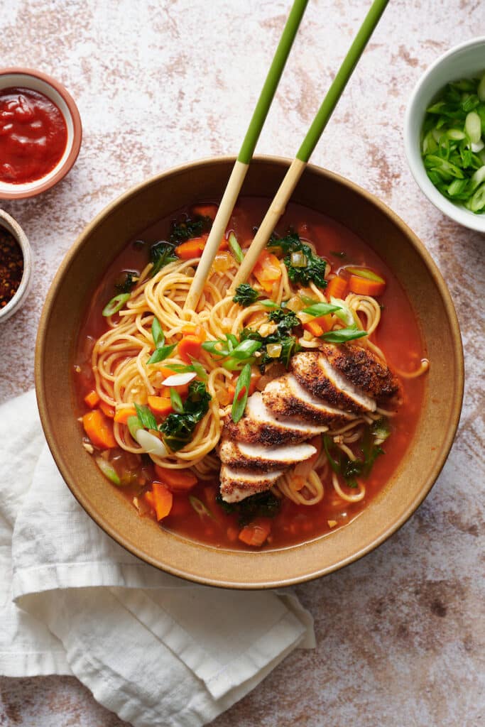 20 Minute Spicy Sriracha Ramen Noodle Soup Video Baker By Nature