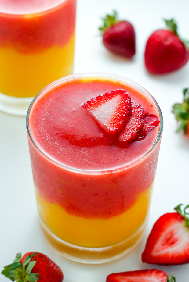 Strawberry Mango Smoothie - Detoxinista