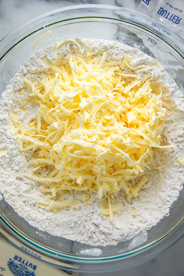 Fluffy and flavorful sour cream and chive scones! A great choice for breakfast, brunch, or dinner.