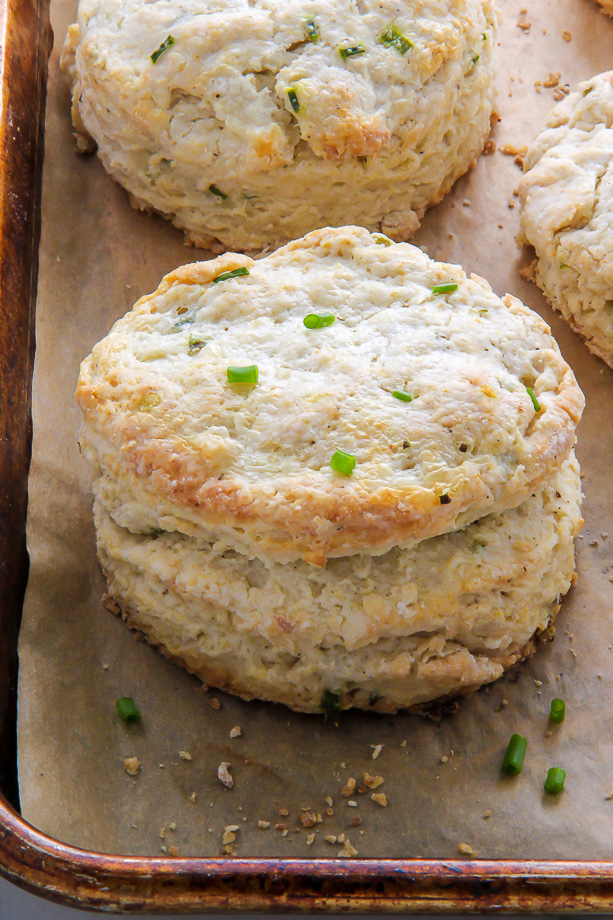 Fluffy and flavorful sour cream and chive scones! A great choice for breakfast, brunch, or dinner.