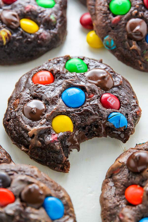 Small-batch M&M Cookies (No Chill) - Baking Mischief