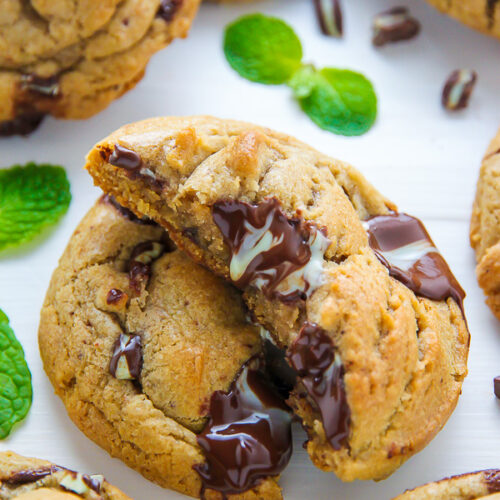 If you adore the combination of mint and chocolate, these thick and chewy mint chocolate chunk cookies are for you!