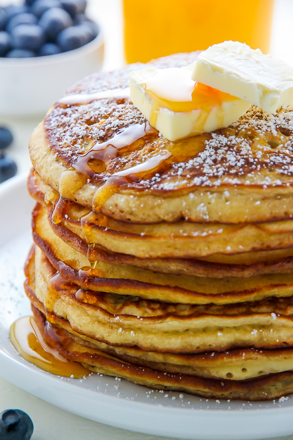 Pancakes with berries and cream