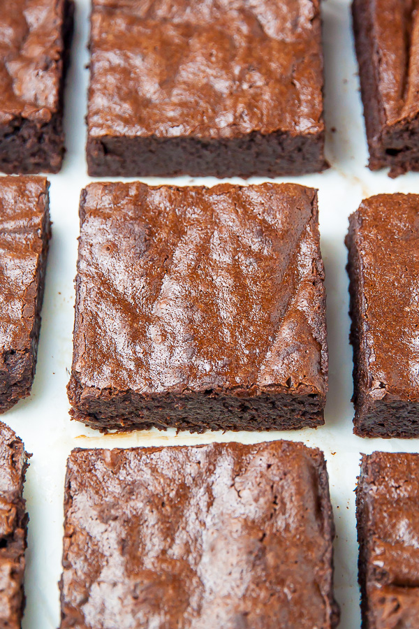 Flourless Fudge Brownies made with healthier ingredients! This recipe is a game changer.