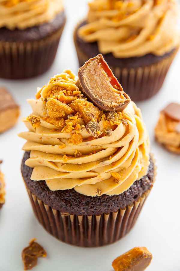 Moist and fluffy Chocolate Peanut Butter Cupcakes topped with Peanut Butter Butterfinger Frosting! These are incredible.