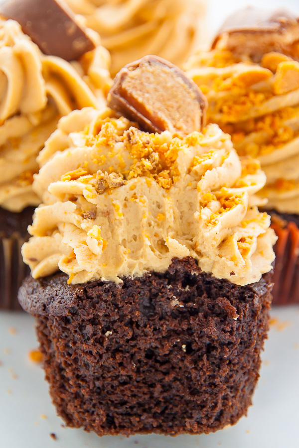 Moist and fluffy Chocolate Peanut Butter Cupcakes topped with Peanut Butter Butterfinger Frosting! These are incredible.