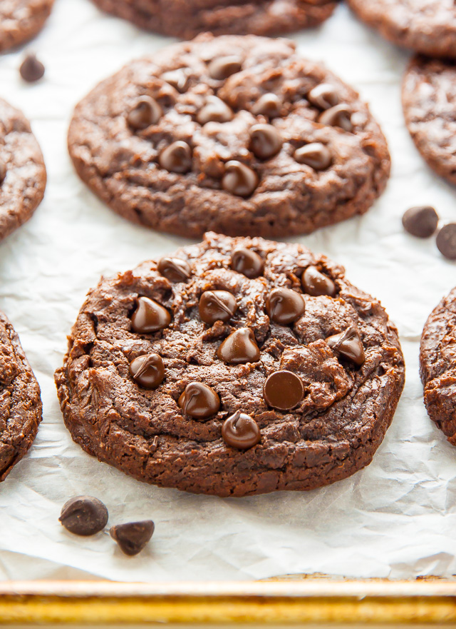 Extra Chewy Chocolate Fudge Cookies! Rich, chocolatey, vegan goodness.
