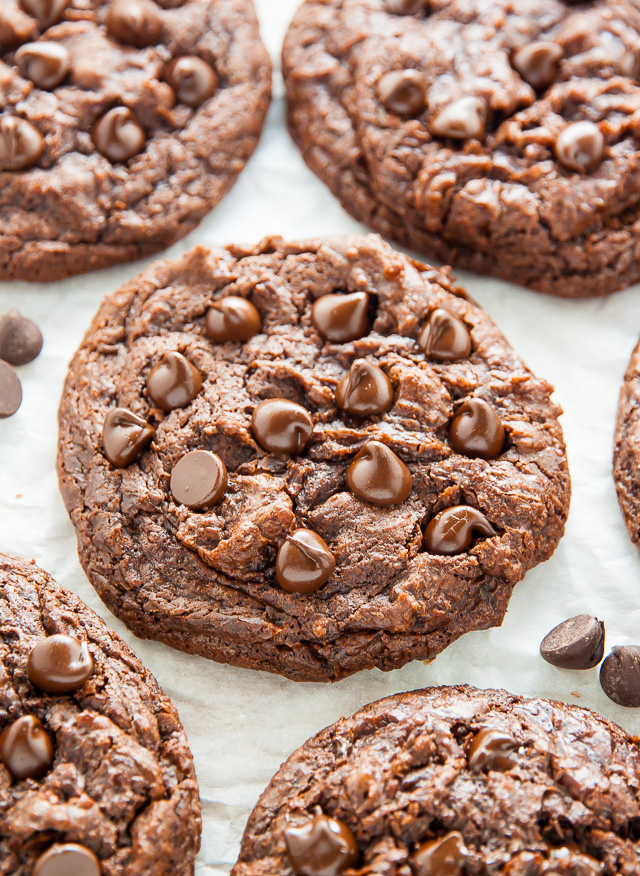 Extra Chewy Chocolate Fudge Cookies! Rich, chocolatey, vegan goodness.