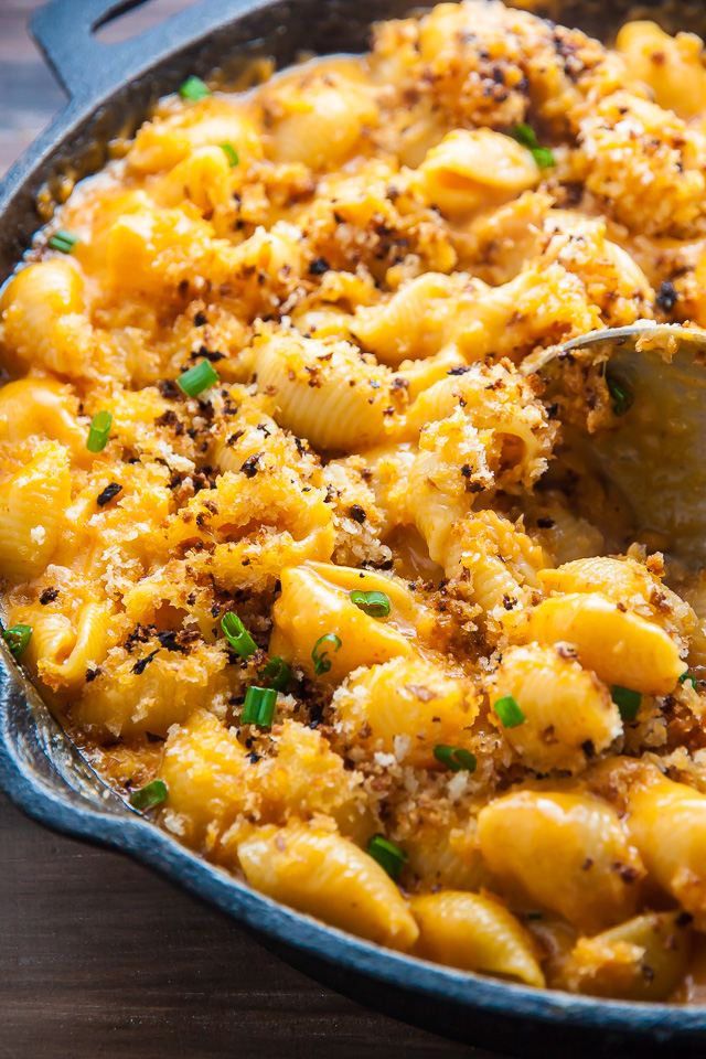 Creamy, spicy, and incredibly flavorful Sriracha Mac and Cheese!