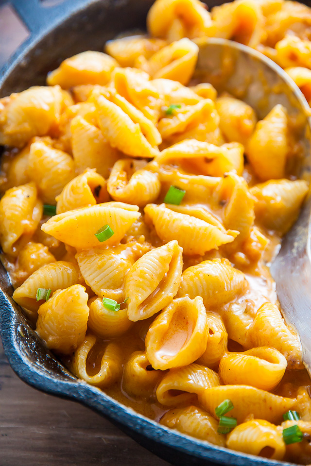 Creamy, spicy, and incredibly flavorful Sriracha Mac and Cheese!