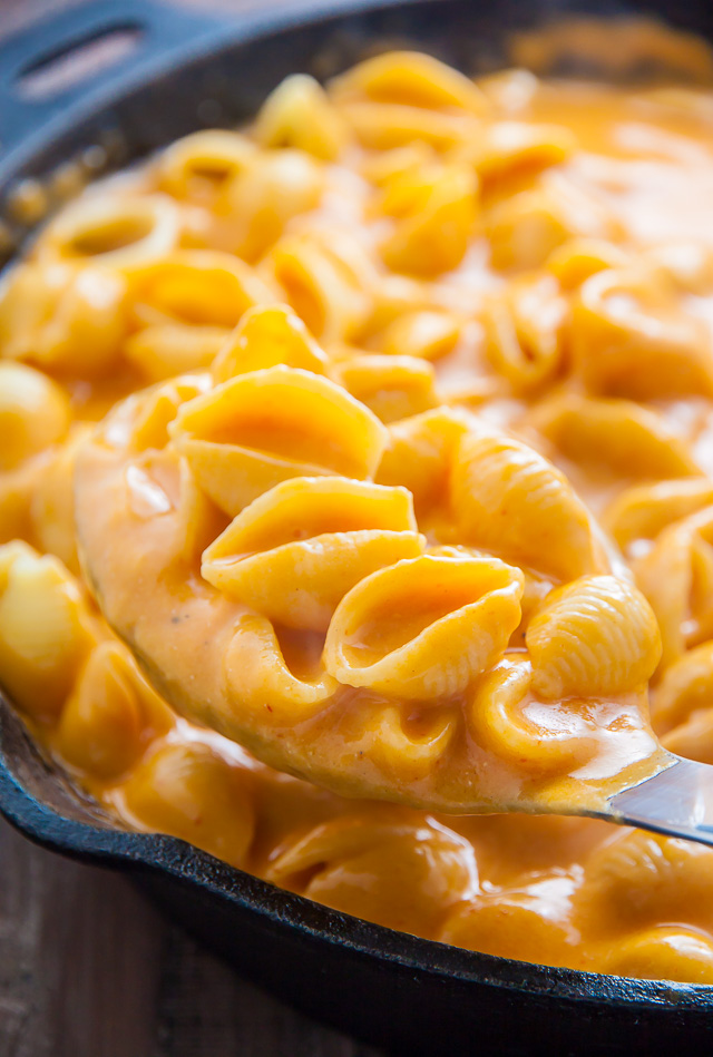 Creamy, spicy, and incredibly flavorful Sriracha Mac and Cheese!