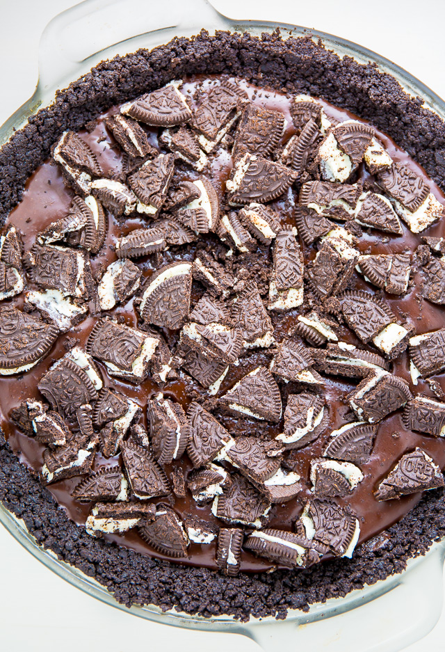 No oven required for this No-Bake Chocolate Oreo Pie!