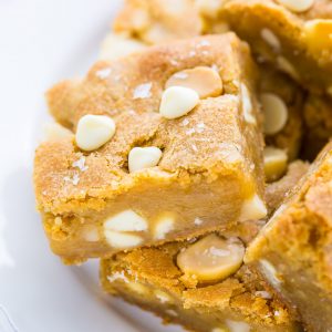 Chewy White Chocolate Macadamia Nut Cookie Bars!