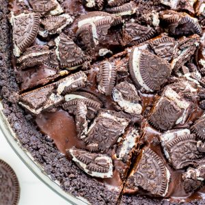 No oven required for this No-Bake Chocolate Oreo Pie!
