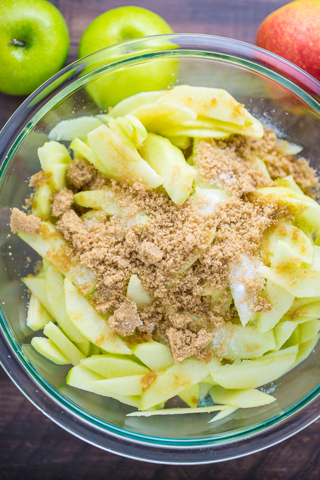 Incredibly delicious Brown Butter Oatmeal Crumb Apple Pie! Everyone will beg you for this recipe.