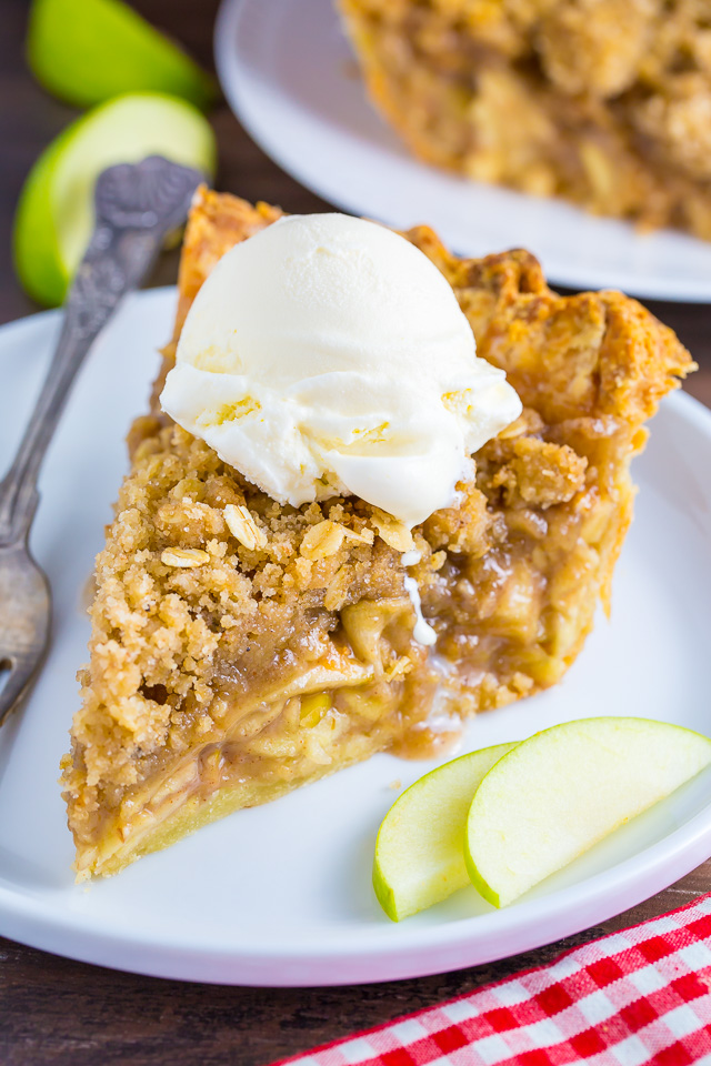 Brown Butter Oatmeal Crumb Apple Pie - Baker Nature