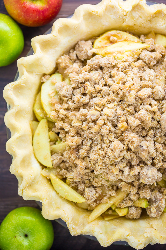 Incredibly delicious Brown Butter Oatmeal Crumb Apple Pie! Everyone will beg you for this recipe.