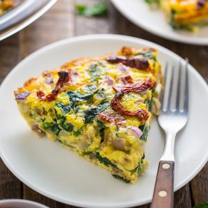 Easy and delicious, this healthier Crustless Quiche with Spinach, Sausage, and Sundried Tomatoes is perfect for brunch or dinner!