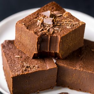 Super EASY Creamy Kahlua Chocolate Fudge!