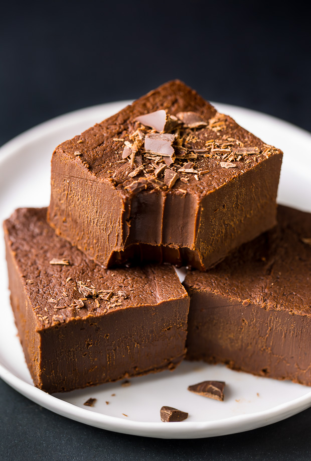 Super EASY Creamy Kahlua Chocolate Fudge!