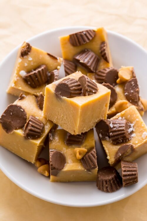 A foolproof recipe for easy peanut butter fudge!