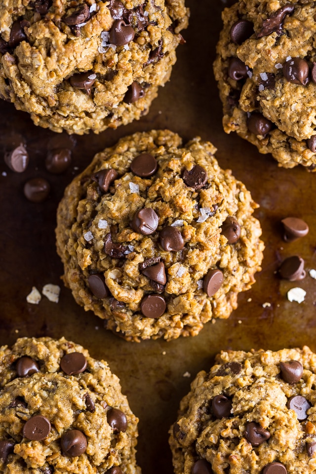 Vegan Oatmeal Chocolate Chip Cookies