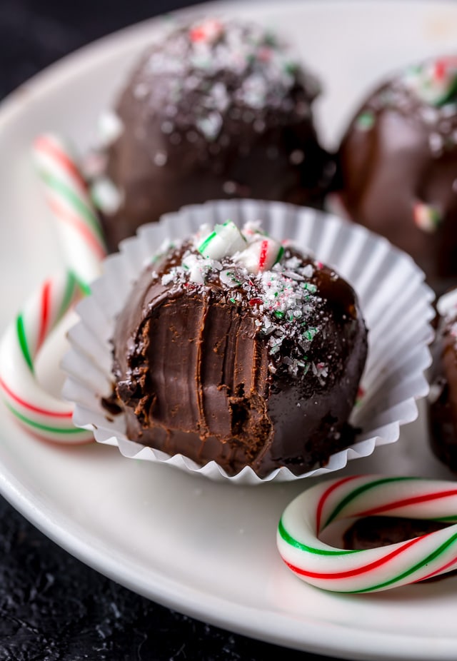 Rich and Creamy Peppermint Chocolate Truffles are made with just 5 simple ingredients! So easy and perfect for homemade holiday gifts!