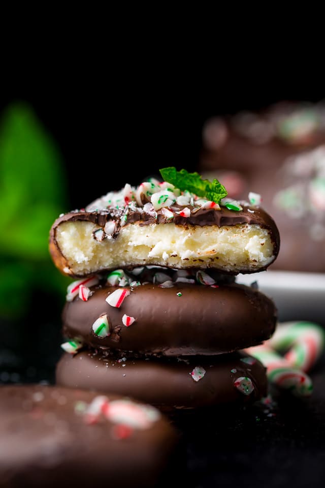 Homemade 5-Ingredient Peppermint Patties are so easy and delicious!