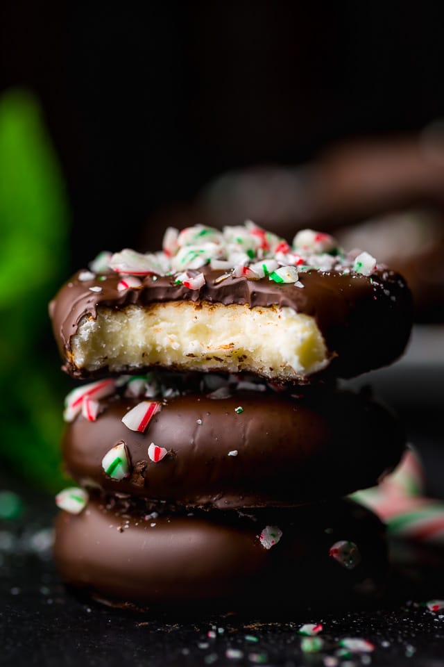 Homemade 5-Ingredient Peppermint Patties are so easy and delicious!