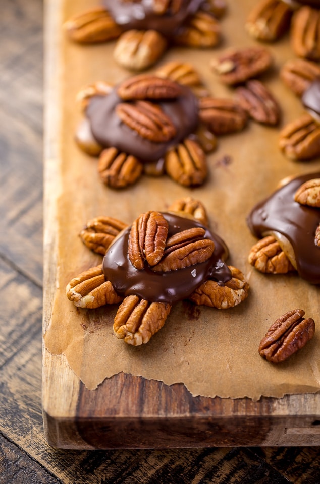Super easy homemade turtle candies with salted caramel and dark chocolate!